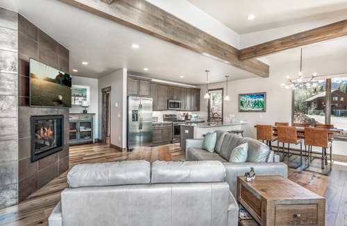 Wildernest Condo | Brand New Elegant 4BR Ski Retreat |Fireplace |Clubhouse Pool and Hot Tubs |Free Shuttle to Slopes