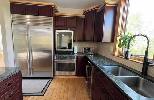 Columbia House | Breathtaking spacious home with unforgettable views