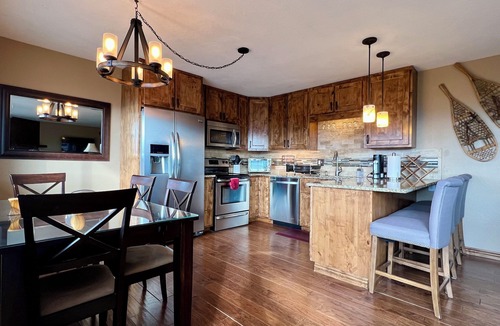 Wildernest Condo | Breathtaking Winter Retreat - Luxurious fully furnished - 30+ day min