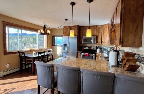 Wildernest Condo | Breathtaking Winter Retreat - Luxurious fully furnished - 30+ day min