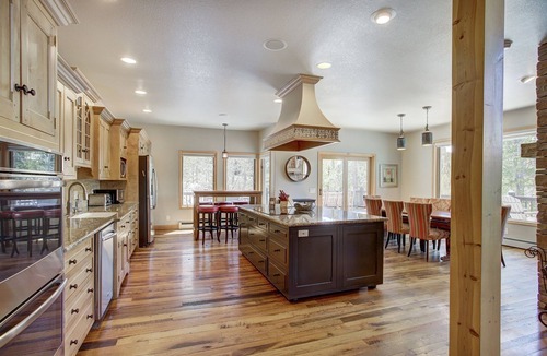 Warrior's Mark West House | 🏆 Breck Home | Hot Tub | 4 Kings | Sleeps 16 | 7 Bedrooms | FreeShuttle | Views