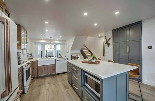 Warrior's Mark Ski Chalet | Breck Luxe Chalet |Walk to Slopes and Downtown
