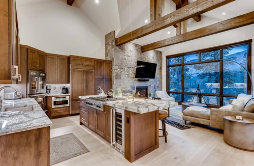 Peak 8 House | 🏆 Breck Ski Views | Gondola Access | Hot Tub | 3 Kings | Sleeps 8