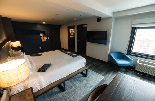Historic District Hotel | Breckenridge Pod Room | King & Twin Beds