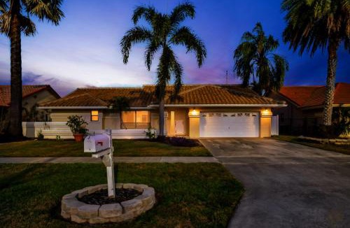 Boynton Beach Villa | Breeze and Bliss Relaxing Pool and Spa Retreat