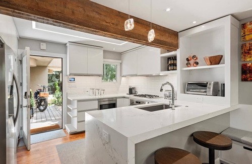 Aspen House | Bright, newly renovated, luxury West End 4 bedroom townhome.