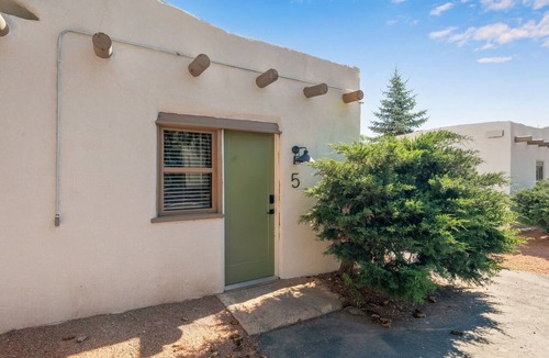 Manitou Springs House | Bright Studio in Manitou Springs, Walk Downtown