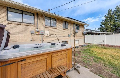 West Valley City House | Bring a Pet: West Valley City House w/Grill