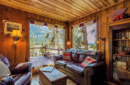 Leadville Cabin | Buckeye's authentic, comfy, cozy, romantic cabin in Leadville, Colorado