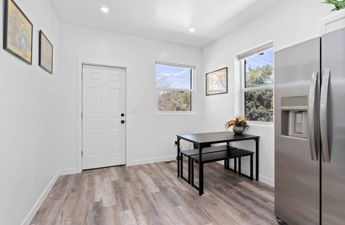 Hale House | Built in Bluetooth SPEAKERS- Spacious 5-bedroom house, private parking in Denver