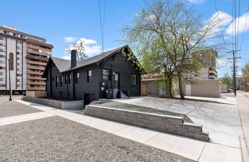 Hale House | Built in Bluetooth SPEAKERS- Spacious 5-bedroom house, private parking in Denver