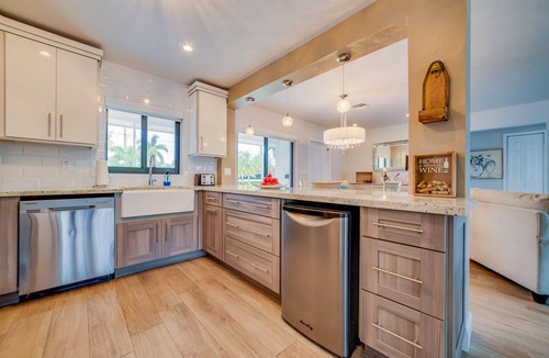 Pompano Isles House | BY THE SEA VACATION VILLAS 3 BED WATERFRONT/POOL/1 MILE TO BEACH