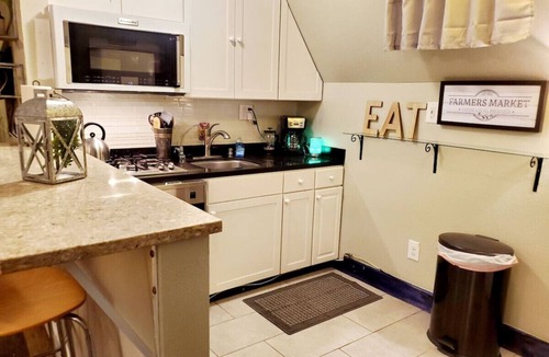 Glenwood Springs Cabin | Cabin 17: Cozy 2-Story Retreat w/Spiral Staircase Kitchen Sleeps 4