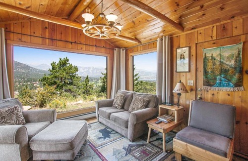 Estes Park House | Cabin on 7 acres with glorious mountain views & wood fireplace