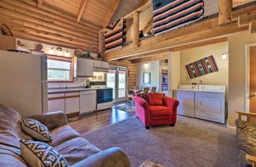 Spanish Valley House | Cabin w/Fire Pit, Views & BBQ: 18 Mi to Moab!