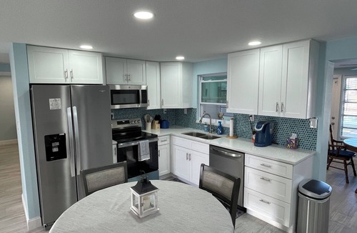 Hudson Beach Estates House | Canalfront 3 Bed 2 Bath Renovated House - Pet Friendly