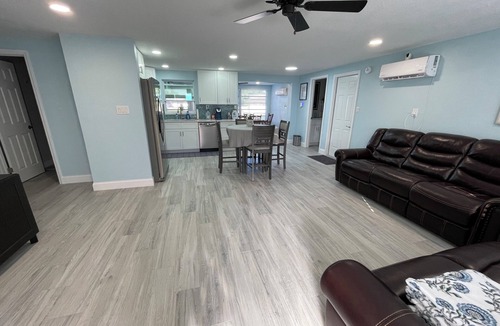 Hudson Beach Estates House | Canalfront 3 Bed 2 Bath Renovated House - Pet Friendly