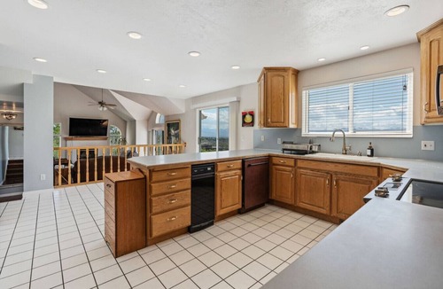 Holladay House | Canyon Oasis - Spectacular Views with Hot Tub