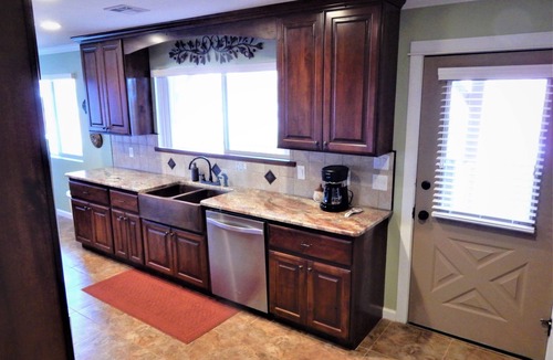 Kanab House | Canyon Views from Every Room! 3-Acre Lot 4-BR, 3-BA