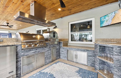 Cocoa Isles Country Club House | Casa Coco | 3BR | Heated Pool + Outdoor Kitchen
