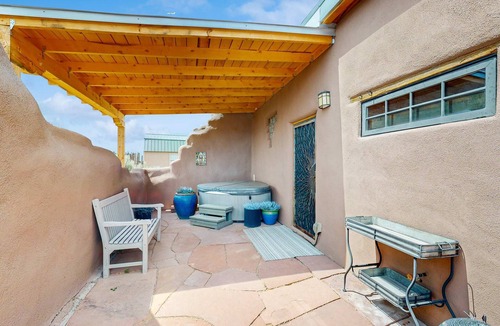 Taos House | Casa de Taos - Adobe Retreat, Hot Tub & Mesa Views