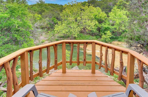 Davis Cottage | Cedar Falls Cabin: Nestled by Honey Creek