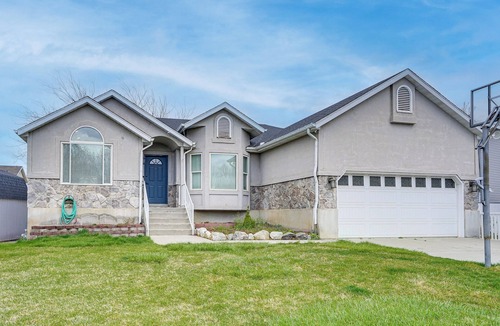 Centerville House | Centerville Family Home w/Yard < 6 Mi to Lagoon!