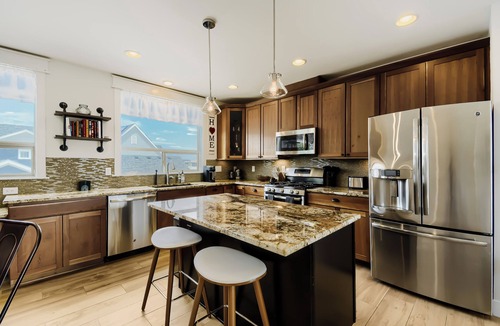 Northfield House | Central Park Townhome | 30-Day+ | Pets & Garage, Utilities included