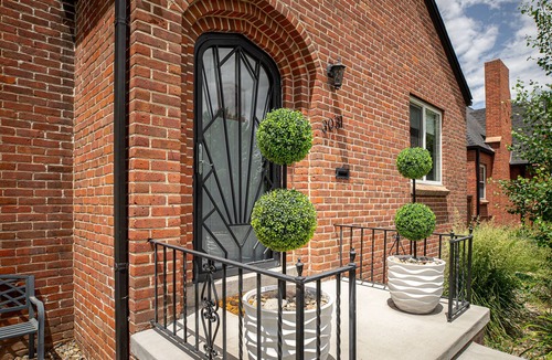 North Park Hill House | Centrally located & modern 4BD/2Bath with hot tub 10 mins to Downtown