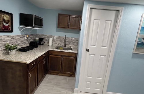 Temple Terrace Apartment | Charming 1-bedroom apartment in fabulous Tampa with AC