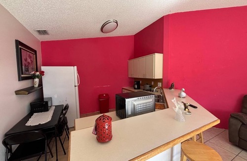 Seven Springs Homes House | Charming 2-bedroom house with WiFi, AC in serene New Port Richey