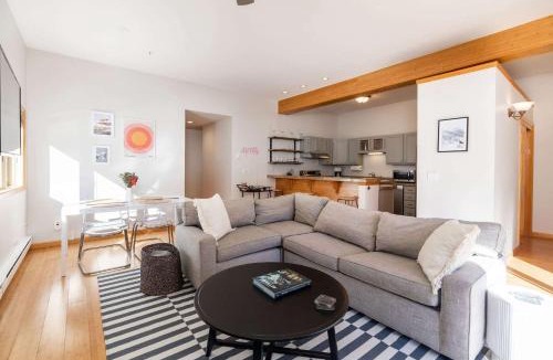 Eagle-Vail House | Charming 2 bedroom 2 bath On-Mountain in 10 Min