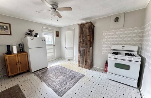 Antonito House | Charming 2-Bedroom Adobe Escape Near Cumbres & Toltec Train.