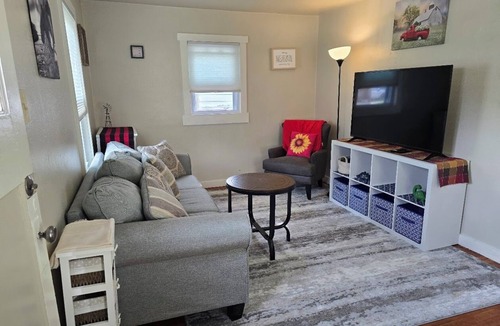 Craig Cottage | Charming 2-bedroom cottage in Craig-Walk to Shops, Dining & Downtown Activities