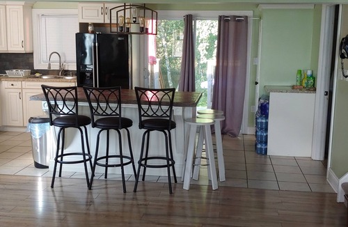 Ashfield-Colborne-Wawanosh House | Charming 2-bedroom house with AC, WiFi in welcoming Goderich