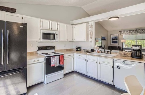 North Central Westminster House | Charming 3 BDR Home w/Hot Tub & Sauna