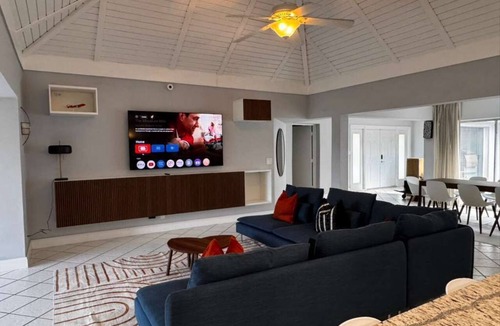 Tamarac House | Charming 3-bedroom house in Tamarac. Minutes from Hardrock, Beaches, & Shopping