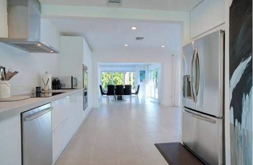 Central Business District House | Charming 3-bedroom bungalow with Heated pool in Oakland Park/Fort Lauderdale.