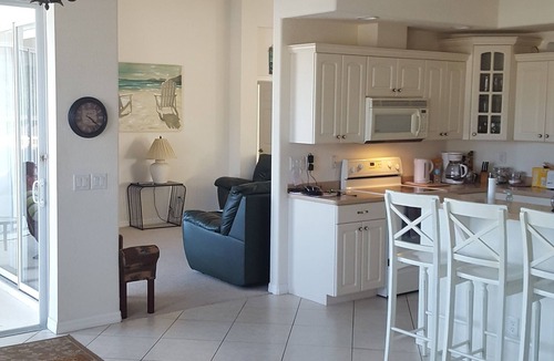 White Marsh House | Charming 3-bedroom bungalow in delightful Rotonda - WiFi, AC, pool, canal view