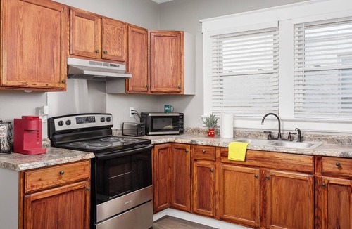 North Florence House | Charming 4-bedroom 3bath house in terrific Florence with WiFi, AC