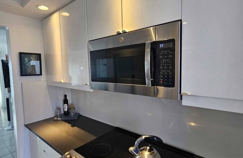 Pompano Beach Condo | Charming condo in Intracostal and heart of Pompano Beach .Live the life !