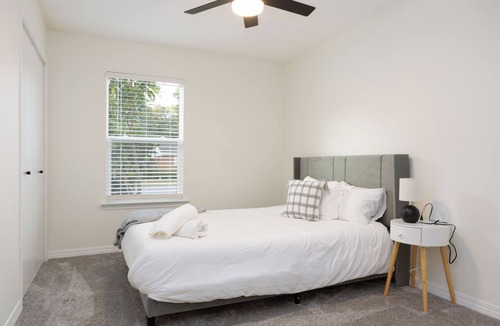 Crestview House | Charming Crestview Stay 4 Bedrooms, Prime Location
