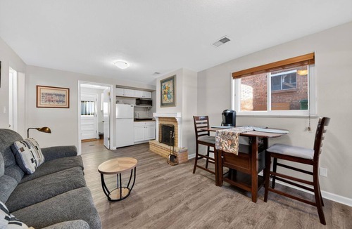 Washington Virginia Vale Apartment | Charming East Denver Hideaway, Apartment in House