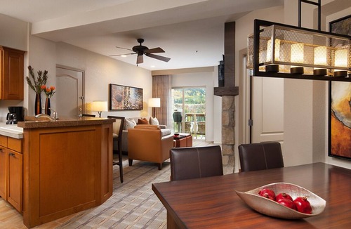 Avon Hotel | Charming hotel in brilliant Avon with WiFi, fitness room, AC