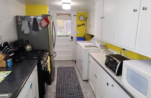 Mount Dora House | Charming Mt Dora 2 Bedroom Home - 1 mile from Historic Downtown!