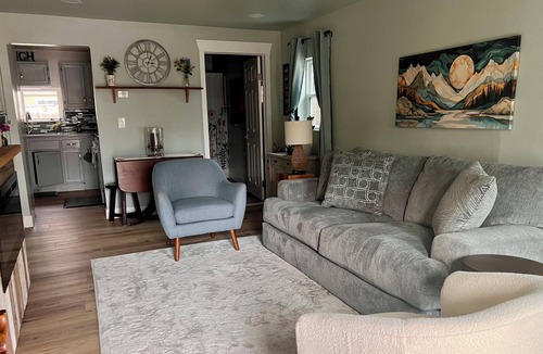 Martinez Park House | Charming Old Town Bungalow - Walk or Bike to Everything!