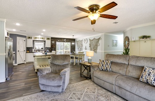 Perry House | Charming Perry Home ~ 2 Mi to the Gulf!