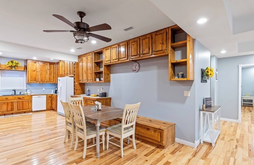 Hartford House | Charming River House, escape from the hustle and bustle of everyday life.