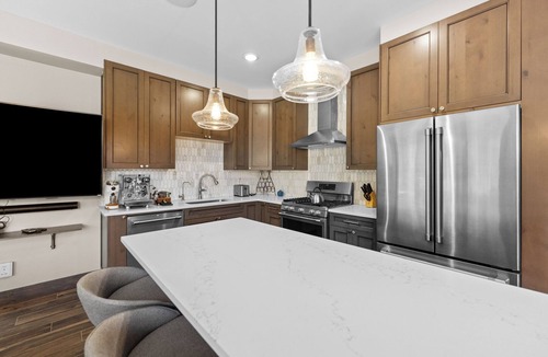 Lakeside Village Condo | Charming Ski Condo Near Keystone with Fireplace & Scenic Balcony