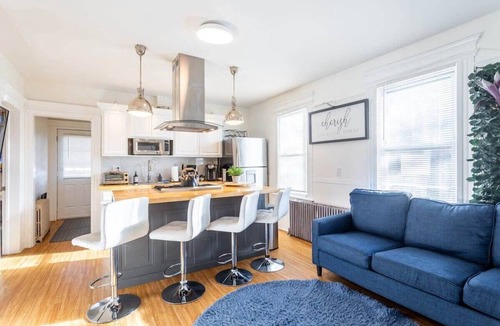 West End - West Side Apartment | Charming &Spacious 3BD, 1BA, Fam-Friendly-Yard&Porch